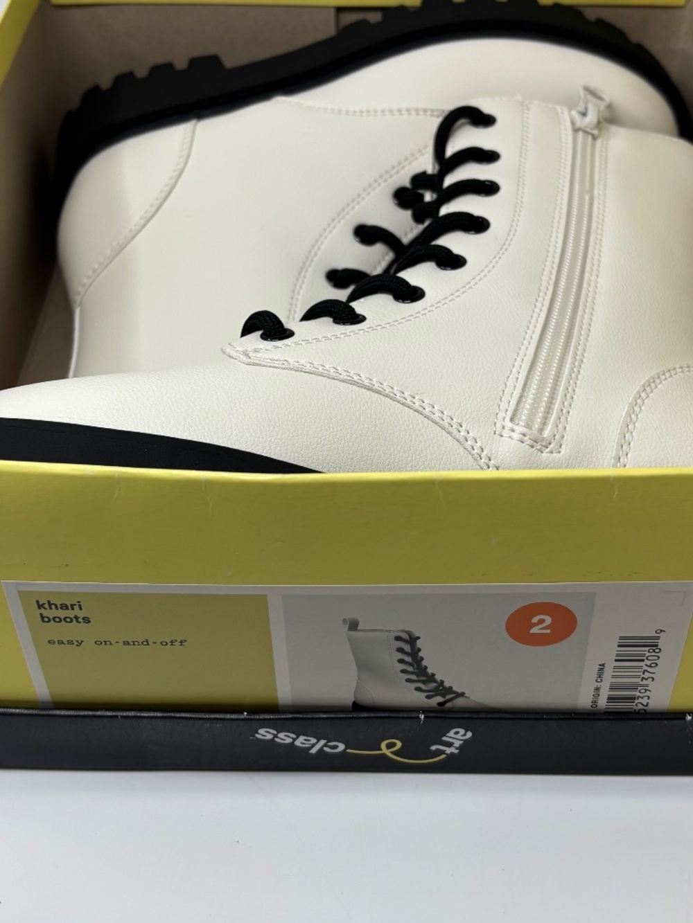 Art Class Girls Size 2 Khari Zip Up Boots Cream Faux Leather Black Lug Soles NEW - Picture 7 of 7